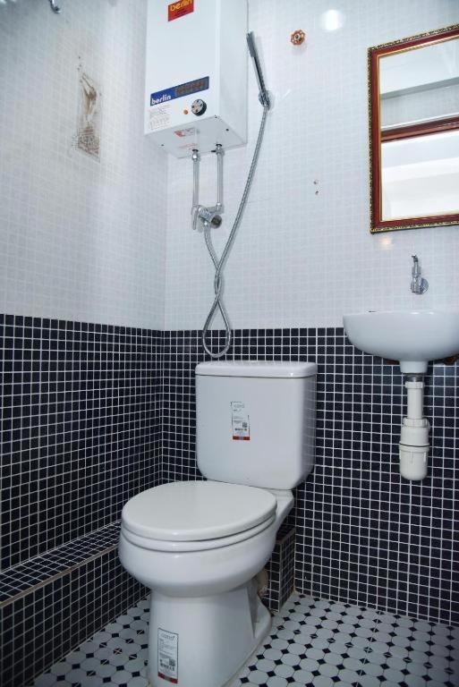 Rhine Guest House Гонконг Экстерьер фото
