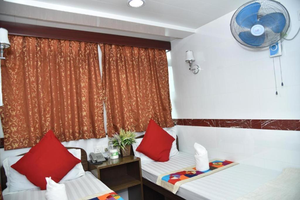 Rhine Guest House Гонконг Экстерьер фото
